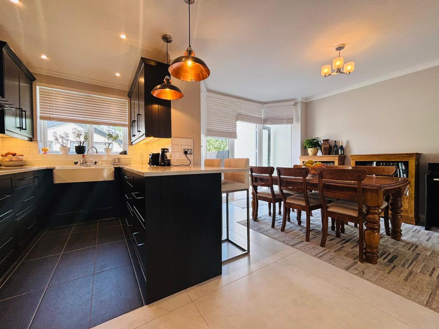 Stoneyfields Lane, Edgware, HA8, Edgware